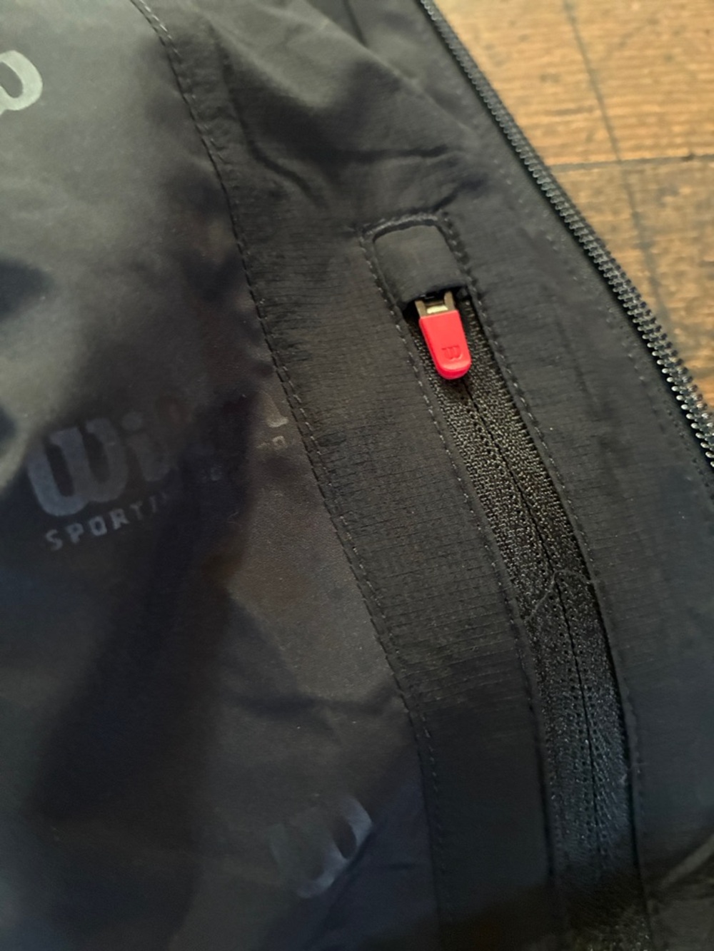 Wilson Black Full-Zip Quilted Vest with Logo men’s large - Picture 6 of 6